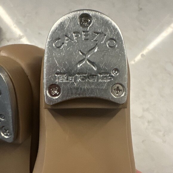 Capezio Tap Shoes Girls 11 M Tan Nude Dance Class Easy On Performance Classic - Picture 8 of 9